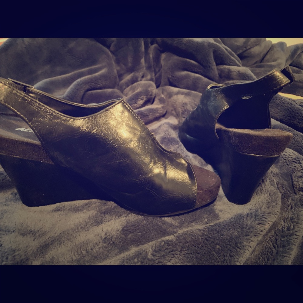 Aerosoles black leather wedges